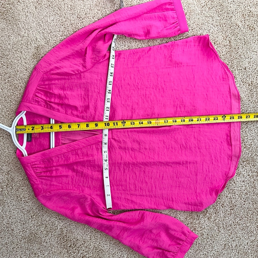 Vince Camuto Women's Women's V-Neck 3/4 Sleeve Rumple Blouse, like new - Picture 5 of 6